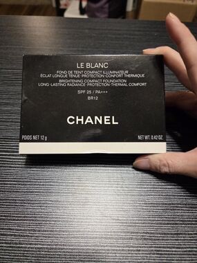 CHANEL Le Blanc Compact Foundation - BR12